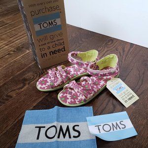 NWT Toms Youth 4 Pink Daisy Sandals